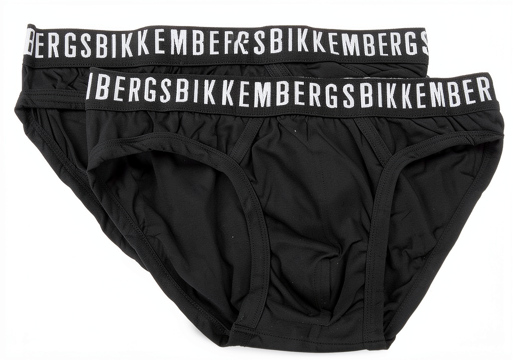 Slip Bikkembergs uomo in cotone elasticizzato su sfondo neutro