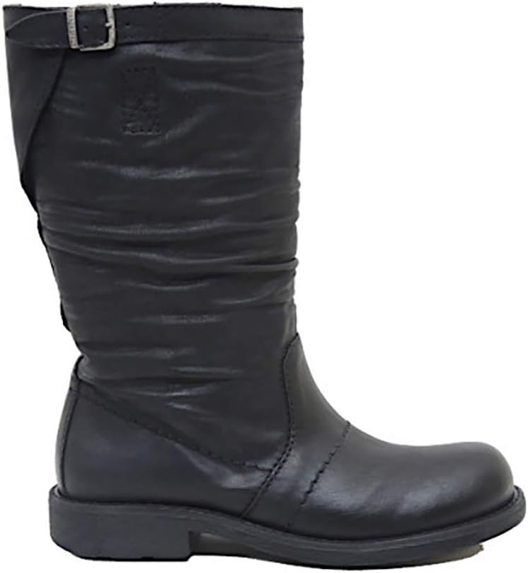 Stivali Bikkembergs Donna Design Elegante Impermeabili indossati su un marciapiede piovoso