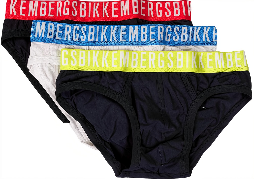 Slip Bikkembergs uomo in cotone elasticizzato su sfondo neutro