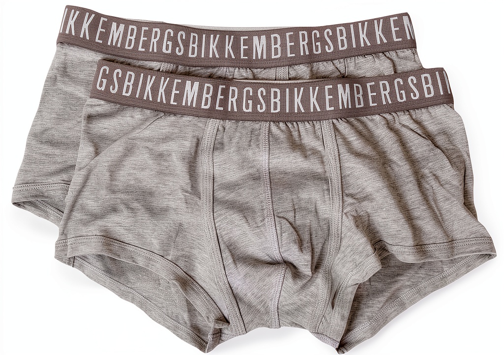 Boxer Bikkembergs uomo in cotone elasticizzato su sfondo neutro