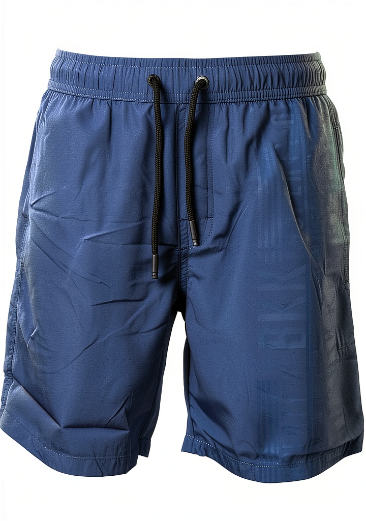 Uomo che indossa boxer mare Bikkembergs in spiaggia con coulisse visibile
