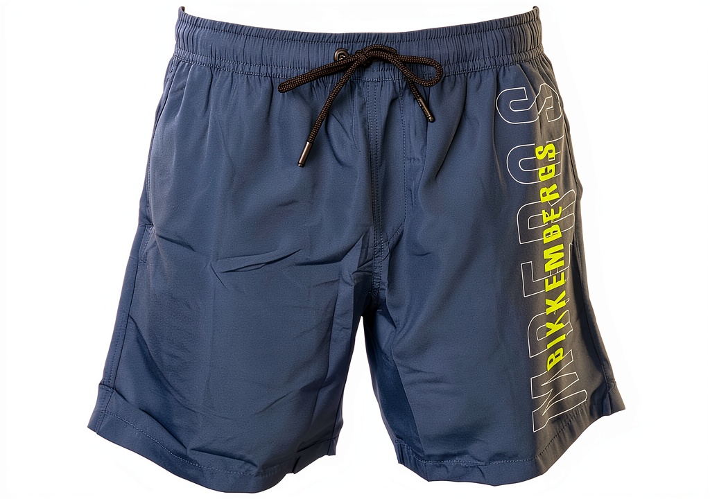 Uomo che indossa il boxer da nuoto Bikkembergs in piscina